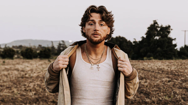 Win tickets to see Bailey Zimmerman at Sandia Amphitheatre!