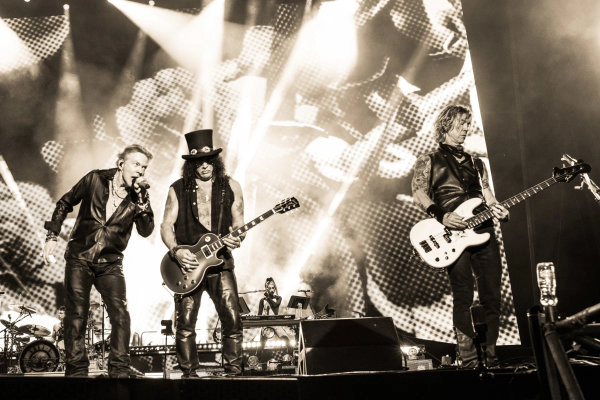 Win 2 tickets to see Guns n' Roses  on Aug 8th